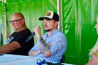 Jsem moc rád, že jsem se ještě stihl postavit s Belmondem na jedno pódium, když nás pozvali na besedu a setkání s herci po...